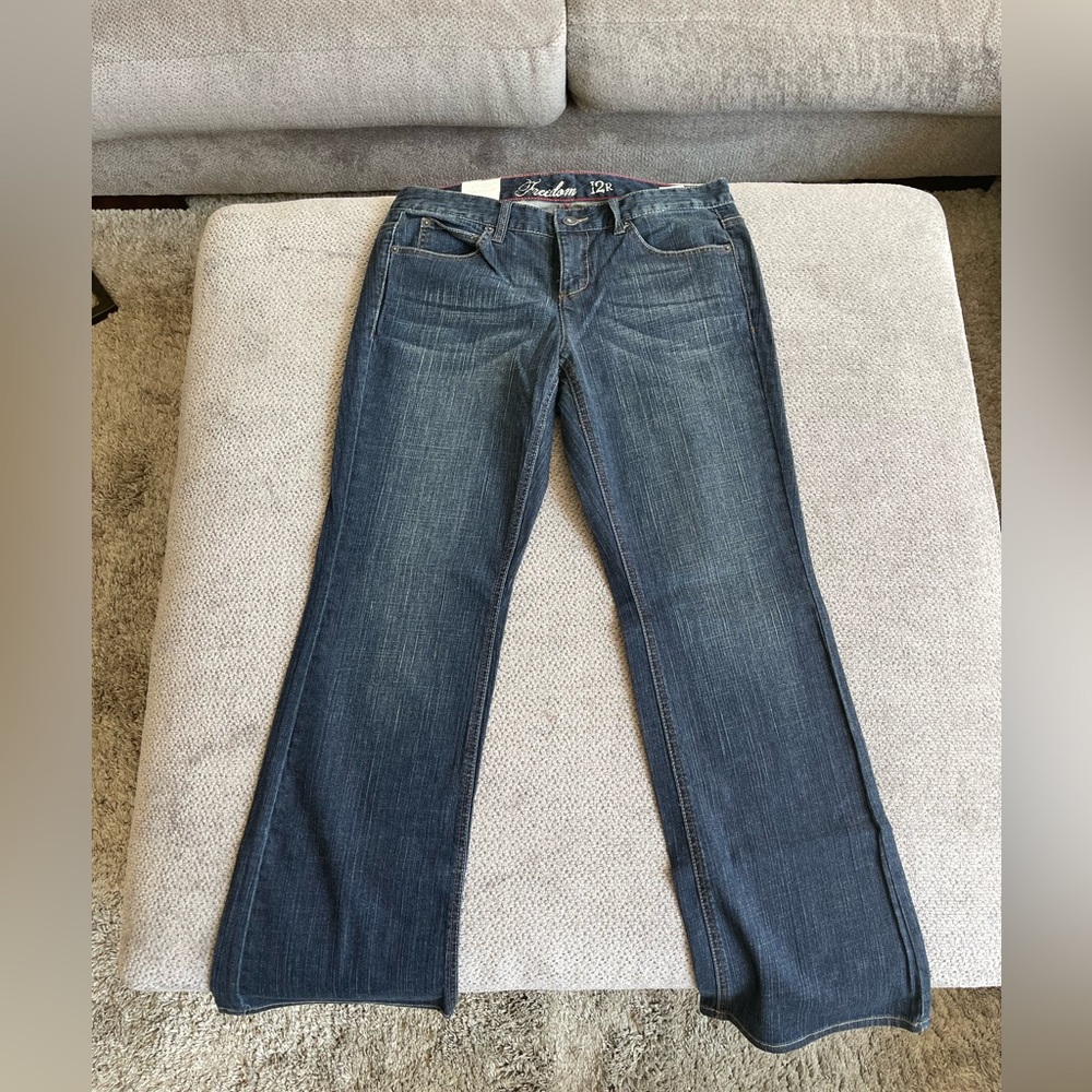 Tommy Hilfiger womens Freedom Classic Bootcut 12 Regular darker wash denim